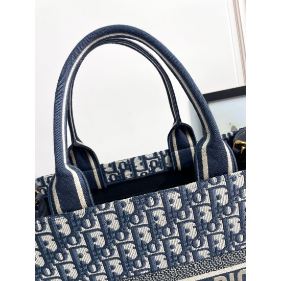Tote book