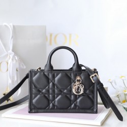 Tote book