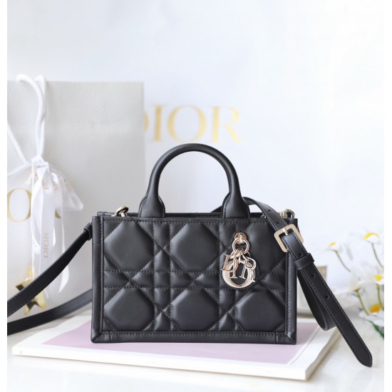 Tote book