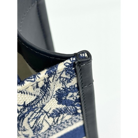 Tote book