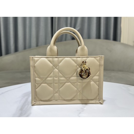 Tote book
