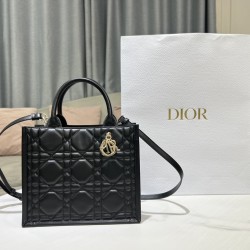 Tote book
