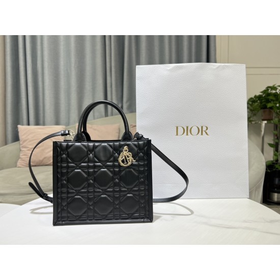 Tote book