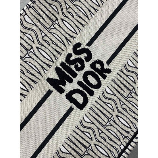 Tote book