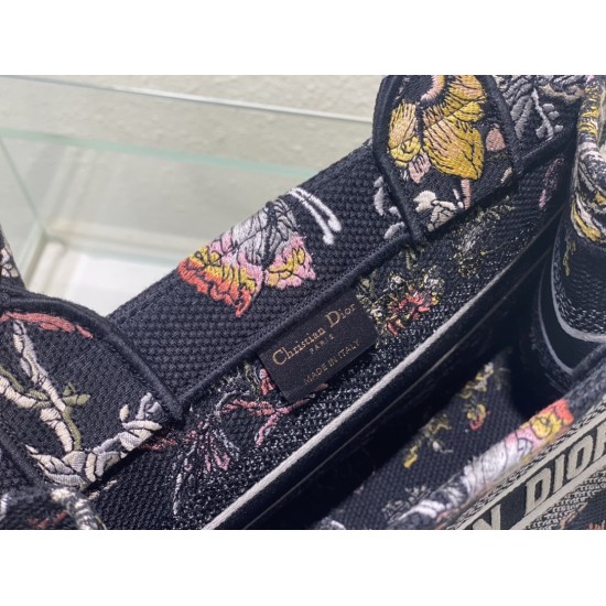 Tote book