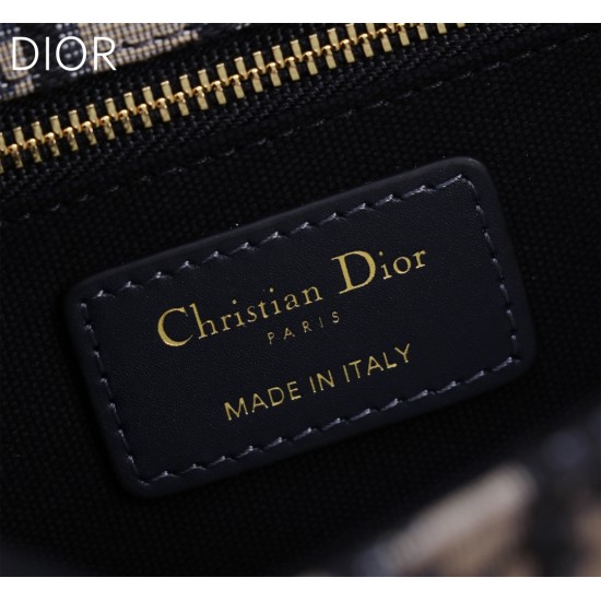 Montaigne 30 Montaigne 30