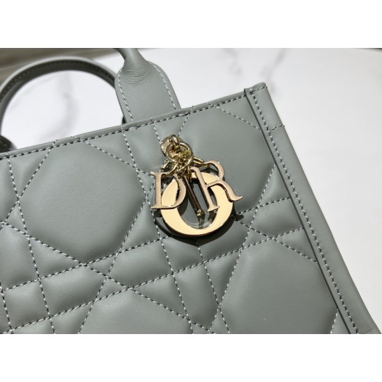 Tote book
