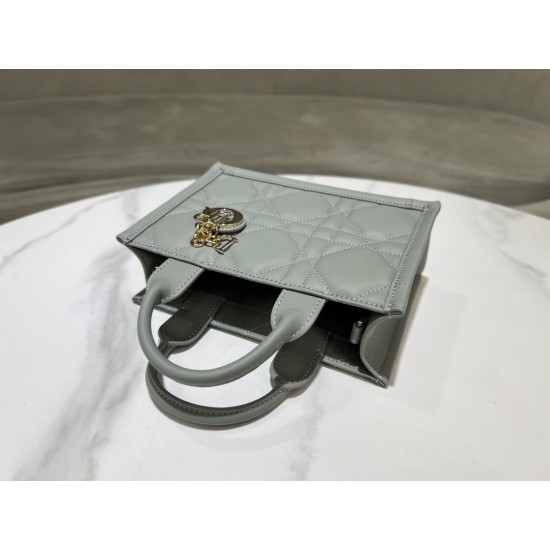 Tote book