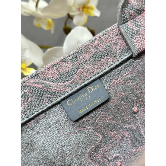 Tote book