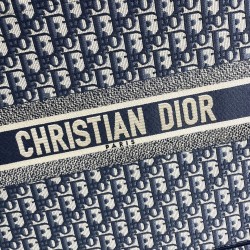 Tote book