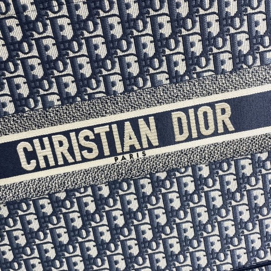 Tote book