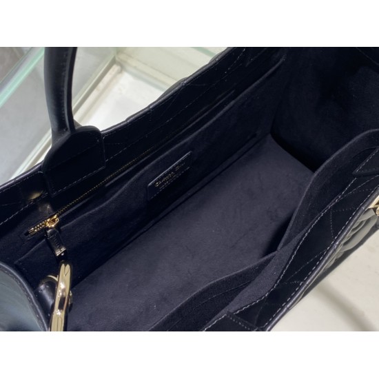 Tote book