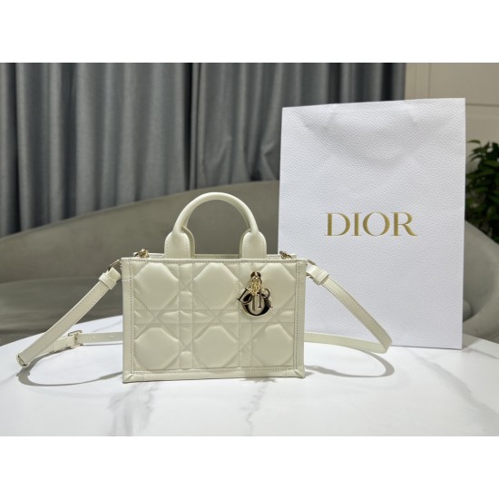 Tote book