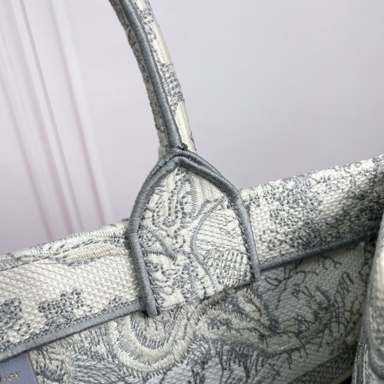 Tote book