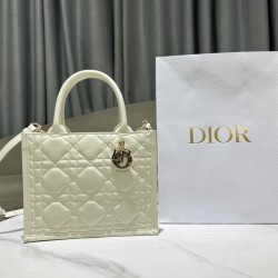 Tote book