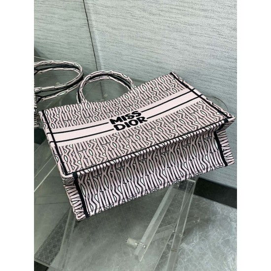 Tote book