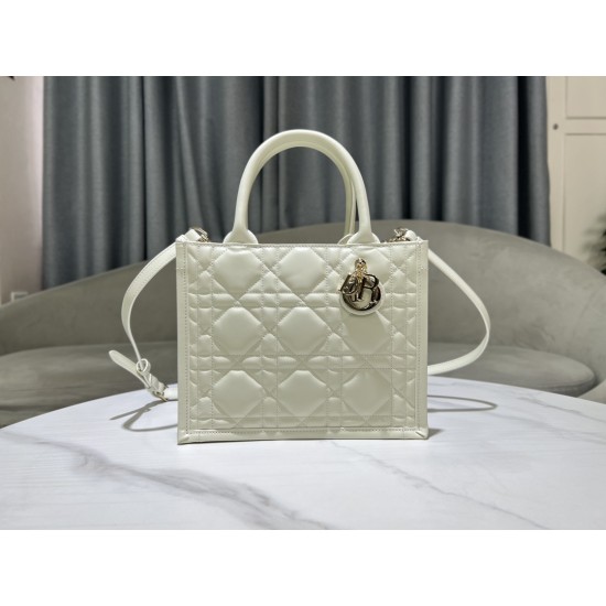 Tote book