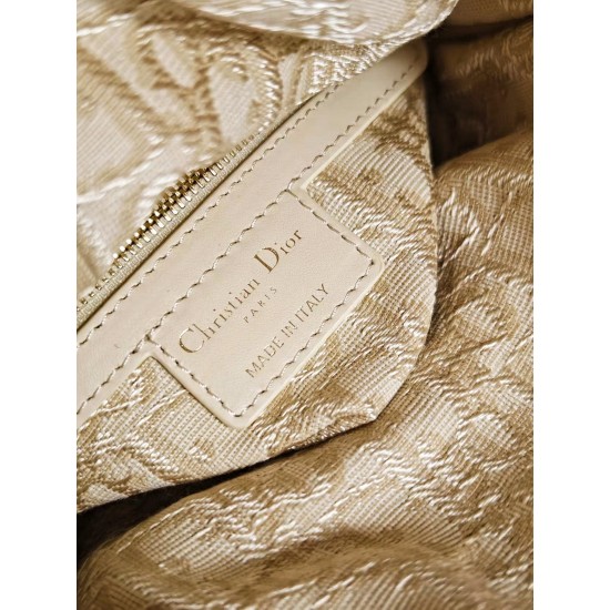 Tote book
