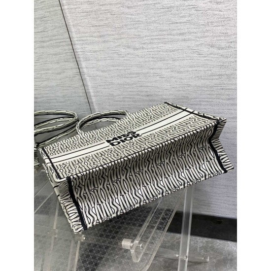Tote book