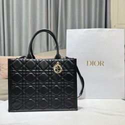 Tote book