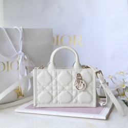 Tote book