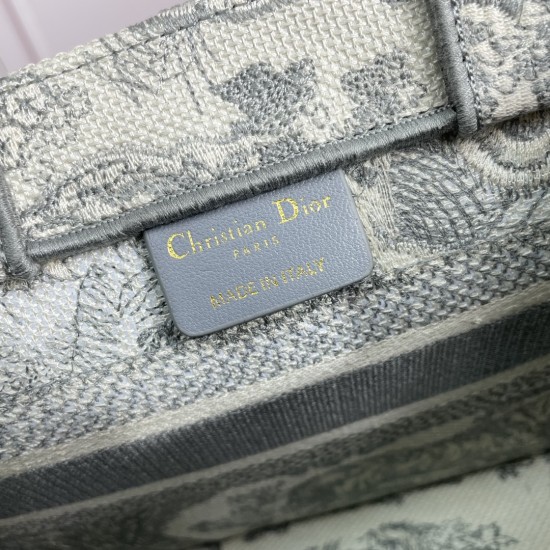 Tote book