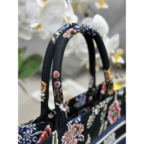 Tote book