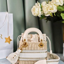 Tote book