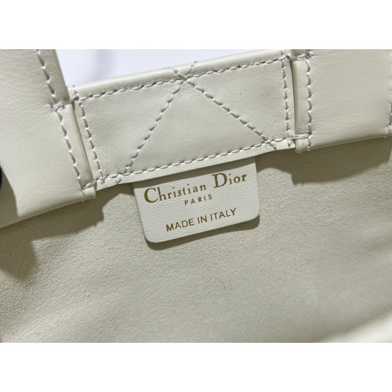 Tote book