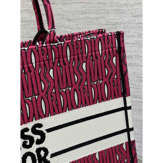 Tote book