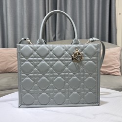 Tote book