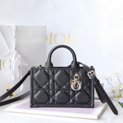Tote book