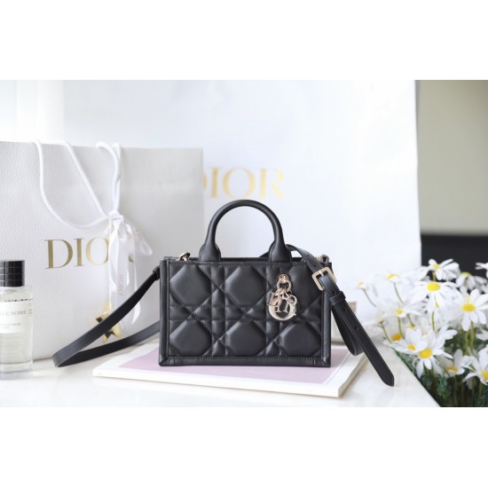 Tote book