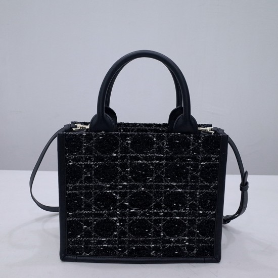 Tote book
