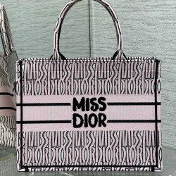 Tote book