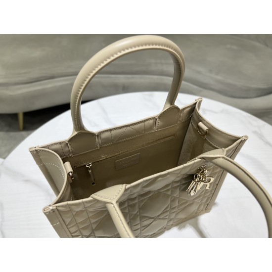 Tote book