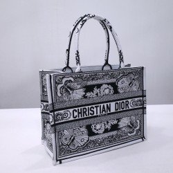 Tote book