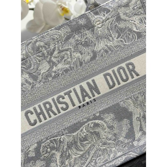 Tote book