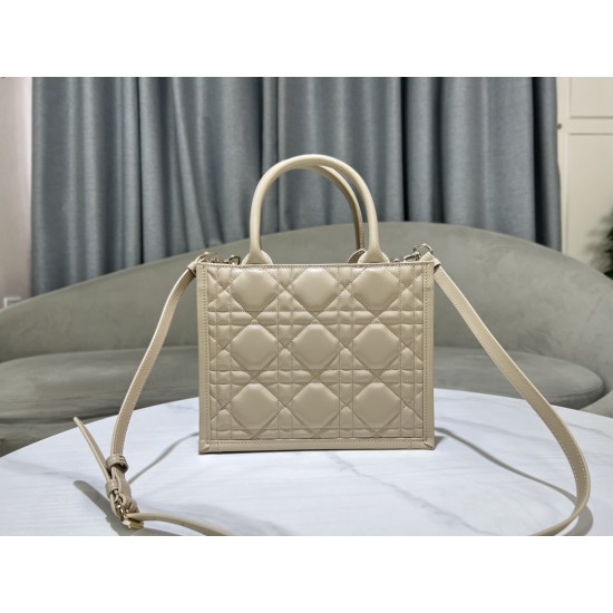 Tote book