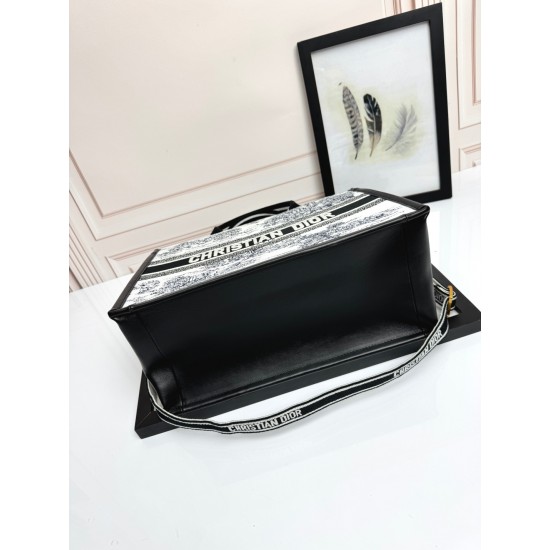 Tote book