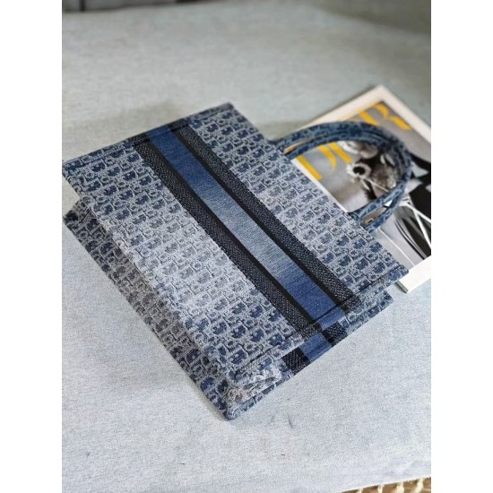 Tote book