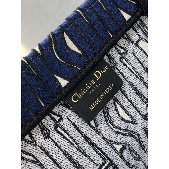 Tote book