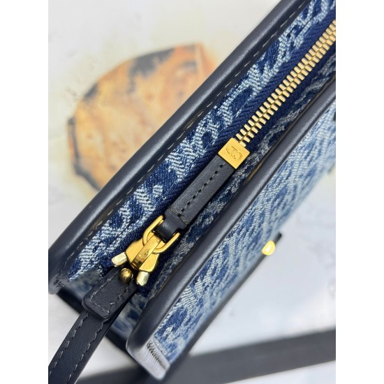 Tote book