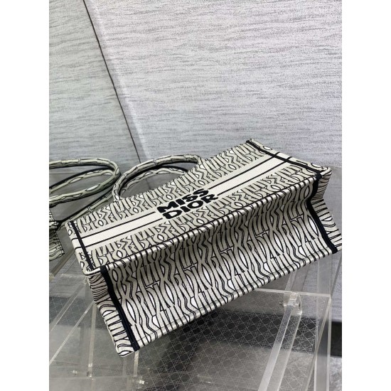 Tote book Tote book