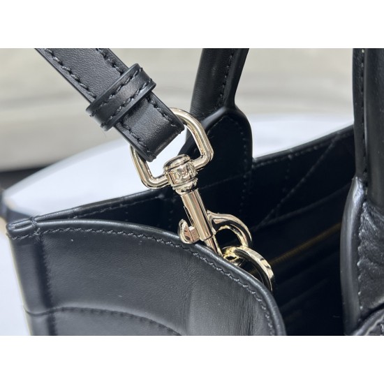 Tote book