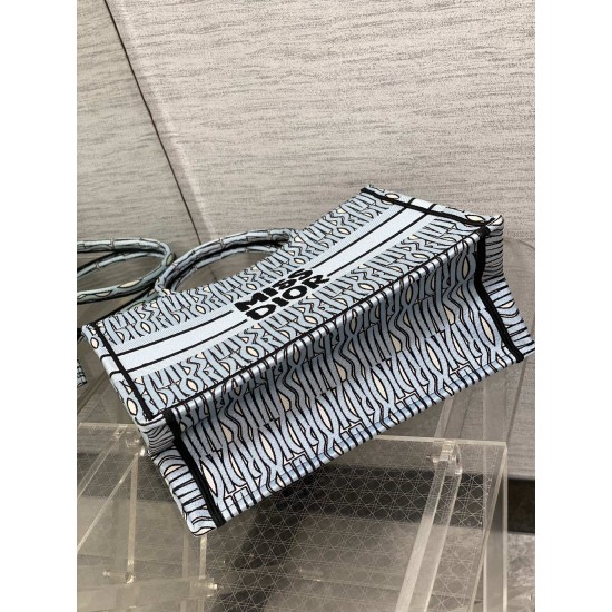 Tote book