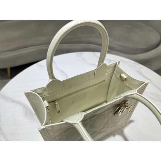 Tote book