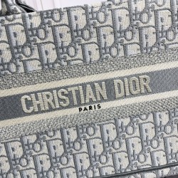 Tote book
