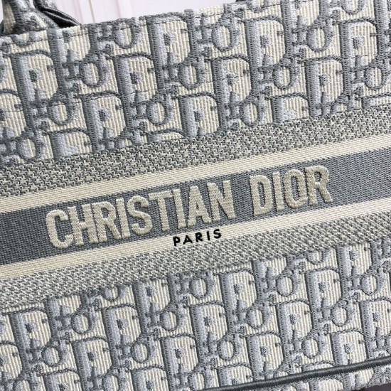 Tote book