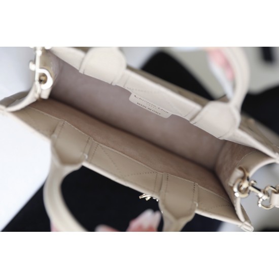 Tote book